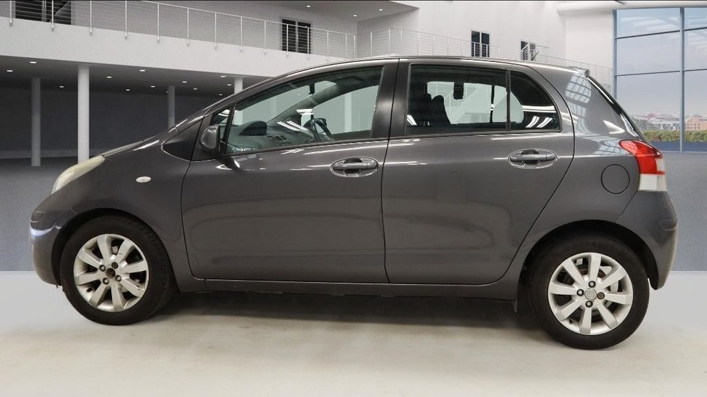 Used Toyota Yaris 2011 for sale - 77941669: Photo 5