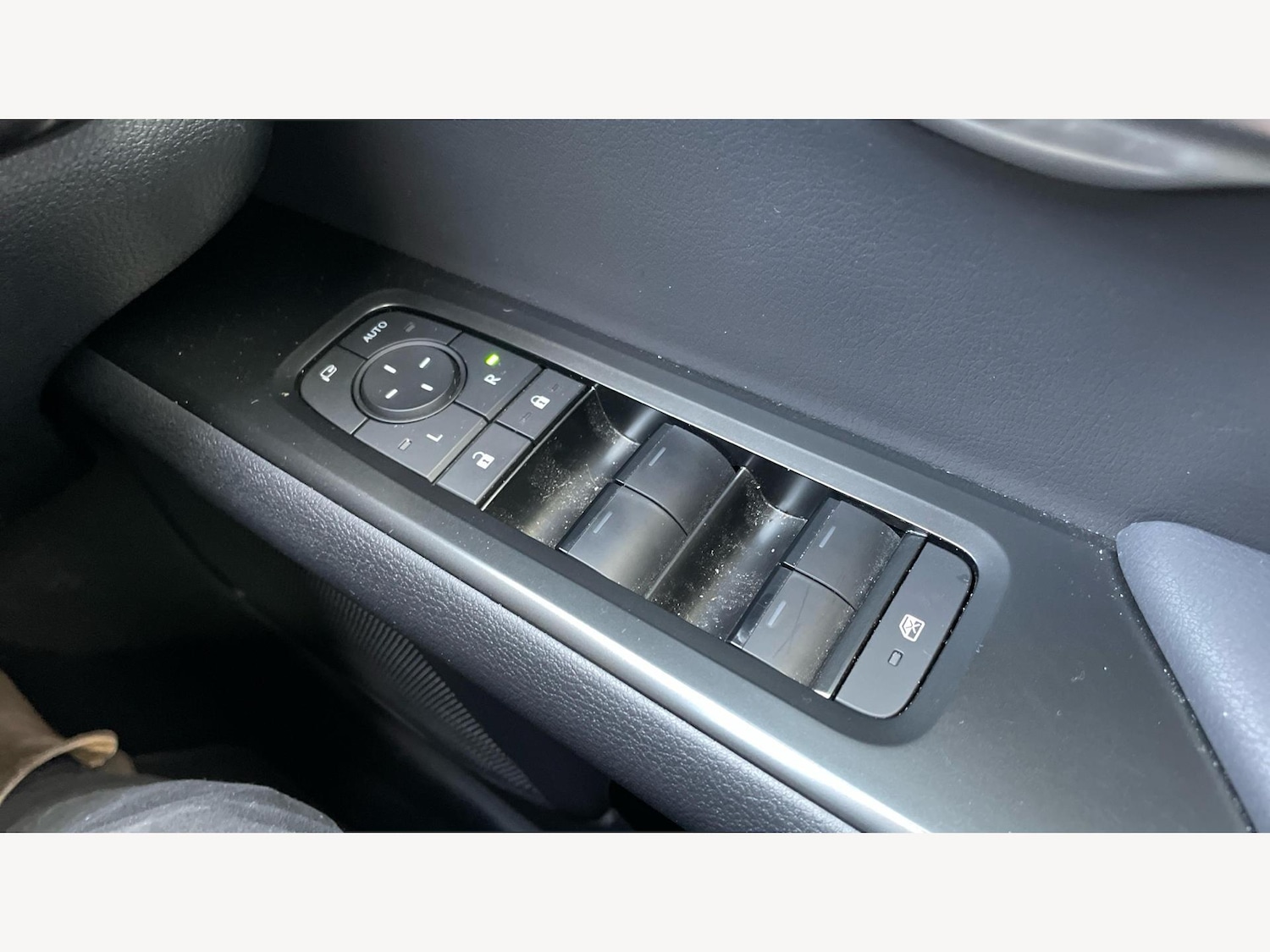 Used Lexus UX 2024 for sale - 76370526: Photo 27