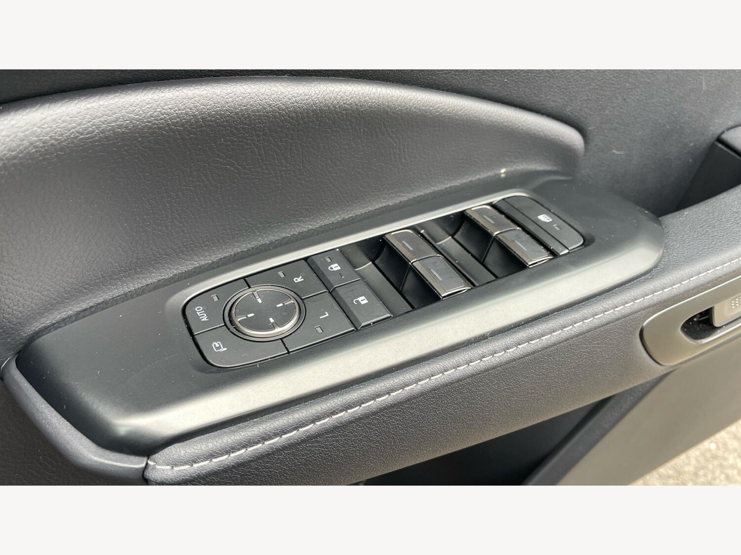 Used Lexus LBX 2025 for sale - 78058309: Photo 27