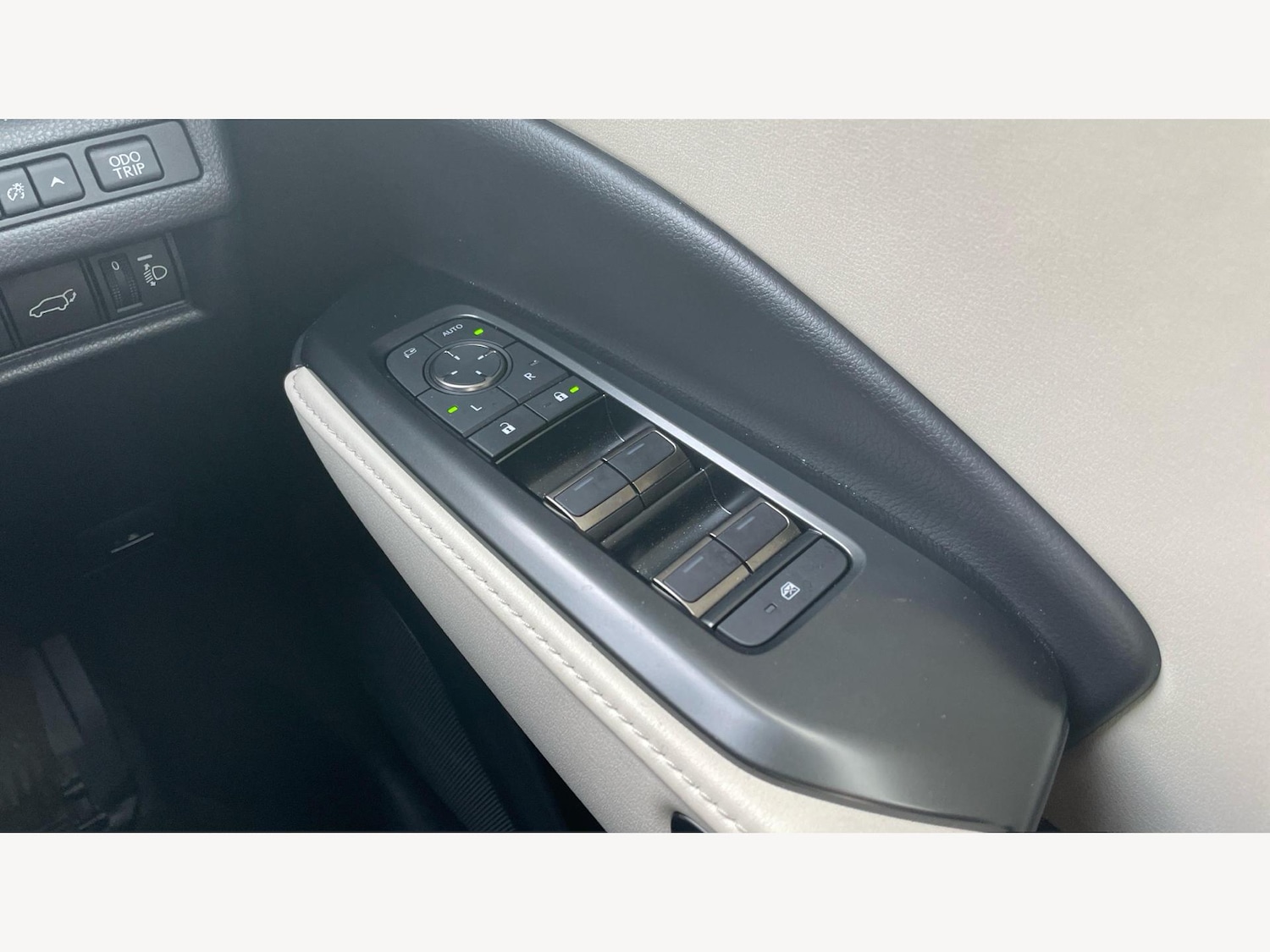 Used Lexus LBX 2024 for sale - 77130645: Photo 28