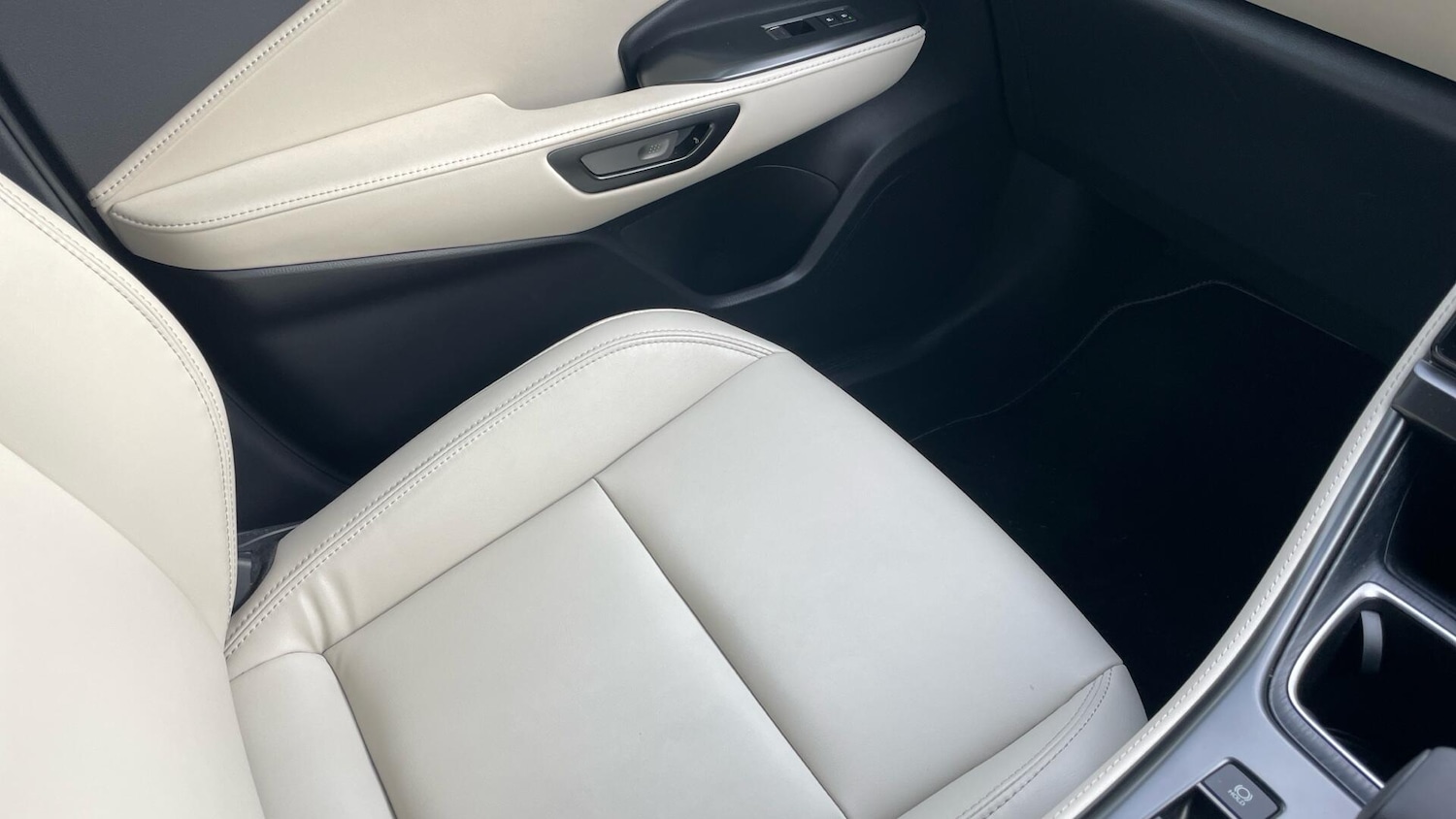 Used Lexus LBX 2024 for sale - 77130645: Photo 34