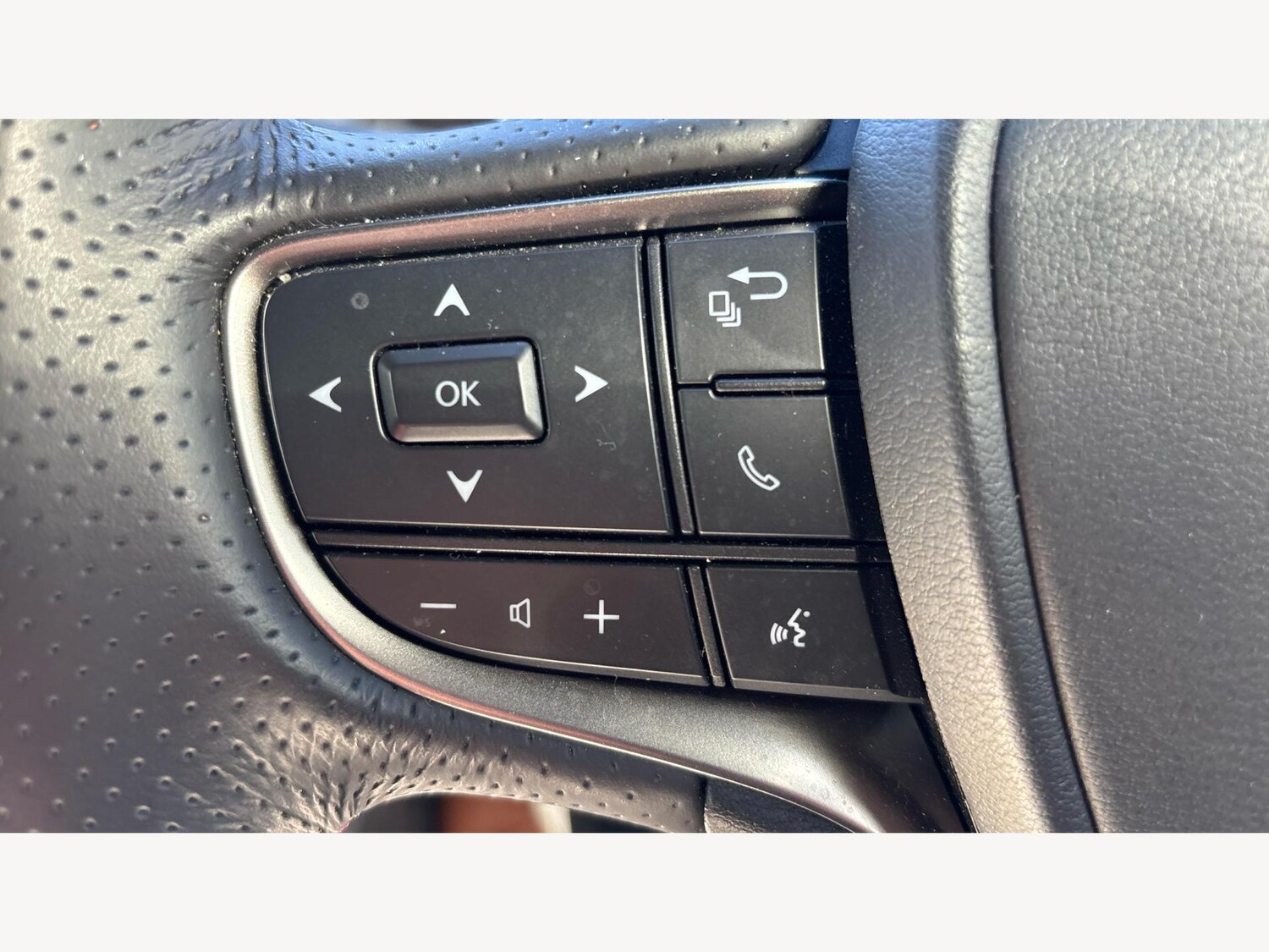 Used Lexus UX 2023 for sale - 75857553: Photo 25