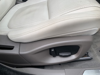 Used Jaguar XE 2017 for sale - 78621040: Photo