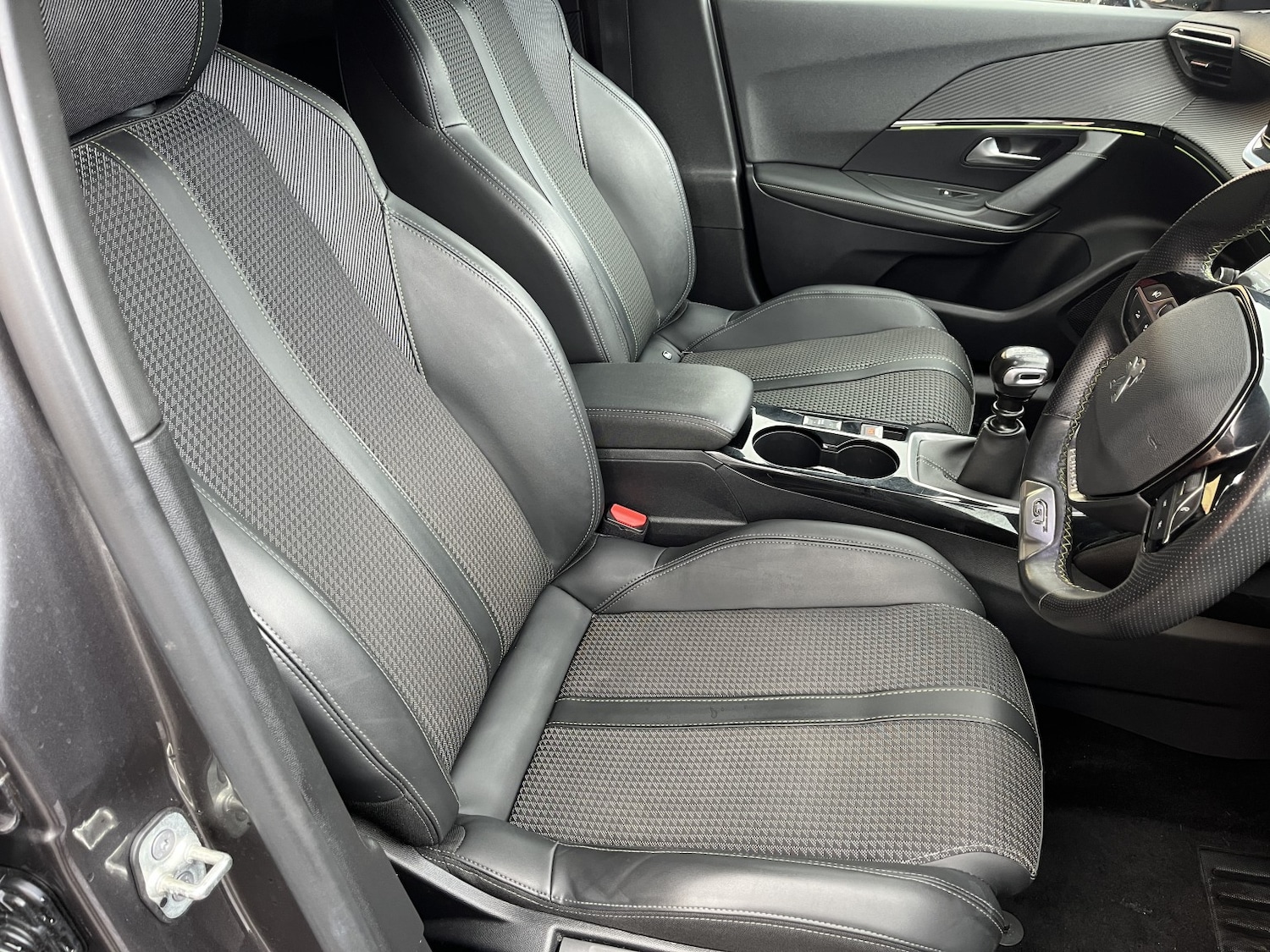 Used Peugeot 2008 2021 for sale - 78060518: Photo 3