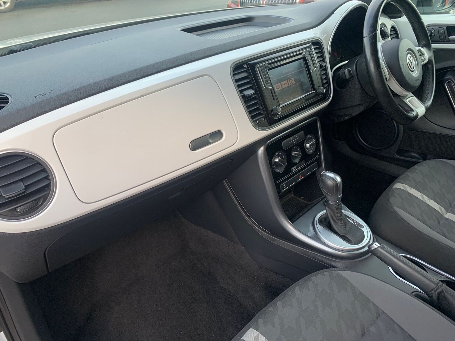 Used Volkswagen Beetle 2016 for sale - 77721231: Photo 15