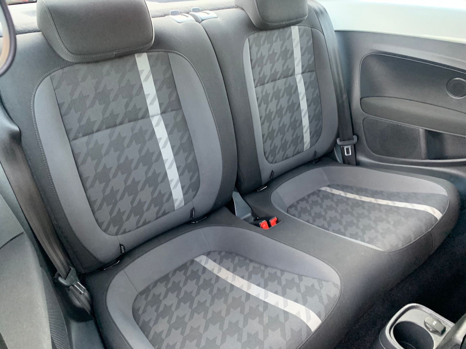 Used Volkswagen Beetle 2016 for sale - 77721231: Photo 6