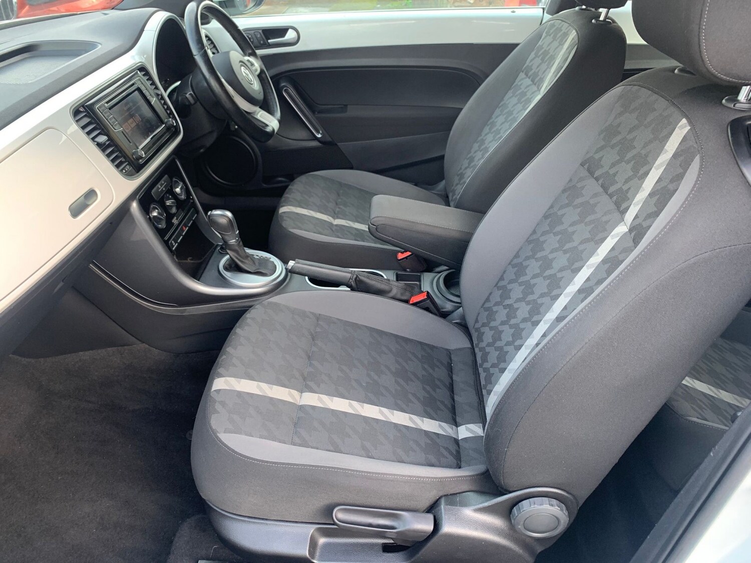 Used Volkswagen Beetle 2016 for sale - 77721231: Photo 8