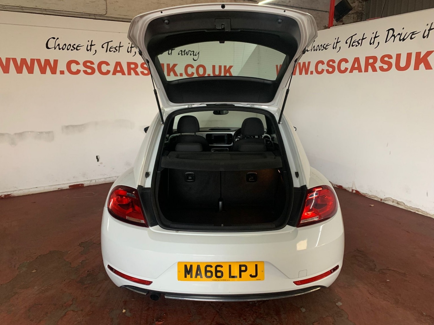 Used Volkswagen Beetle 2016 for sale - 77721231: Photo 9