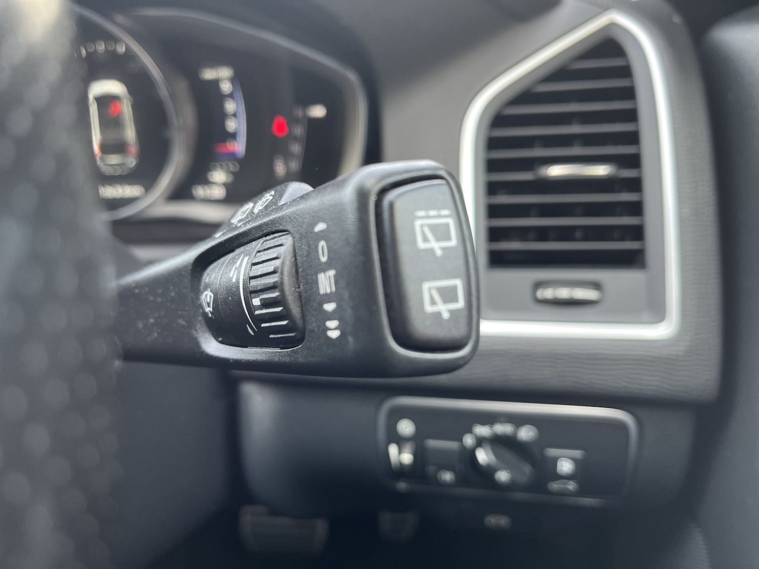 Used Volvo XC60 2017 for sale - 77735755: Photo 32