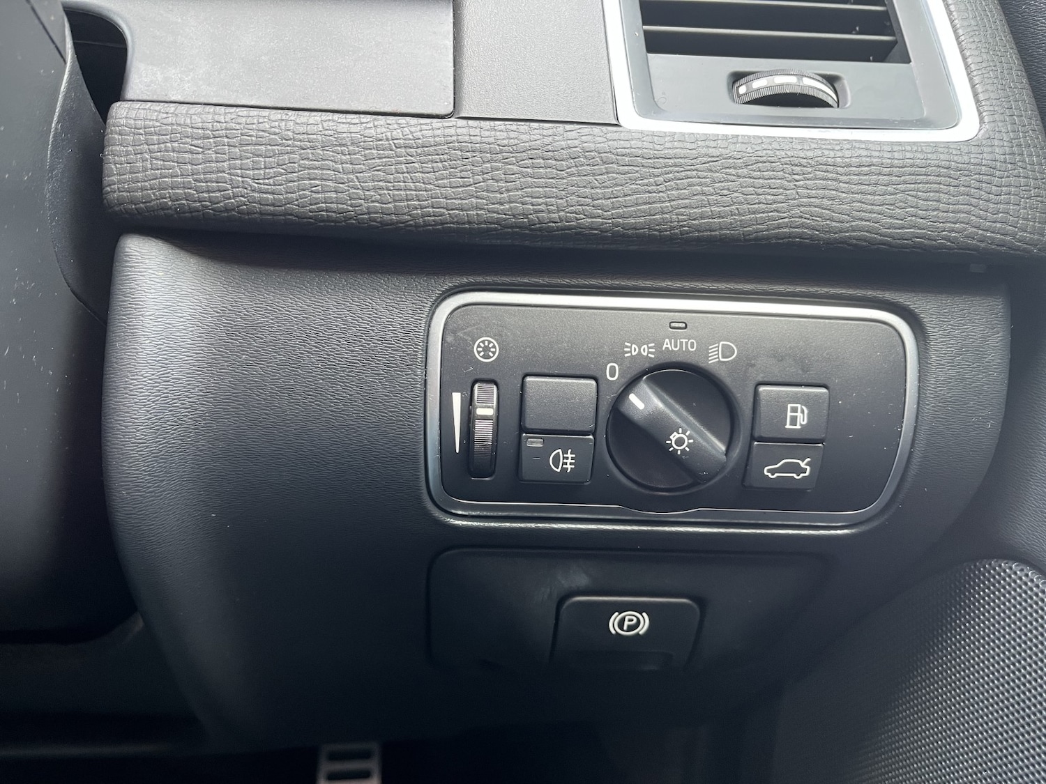 Used Volvo XC60 2017 for sale - 77735755: Photo 33