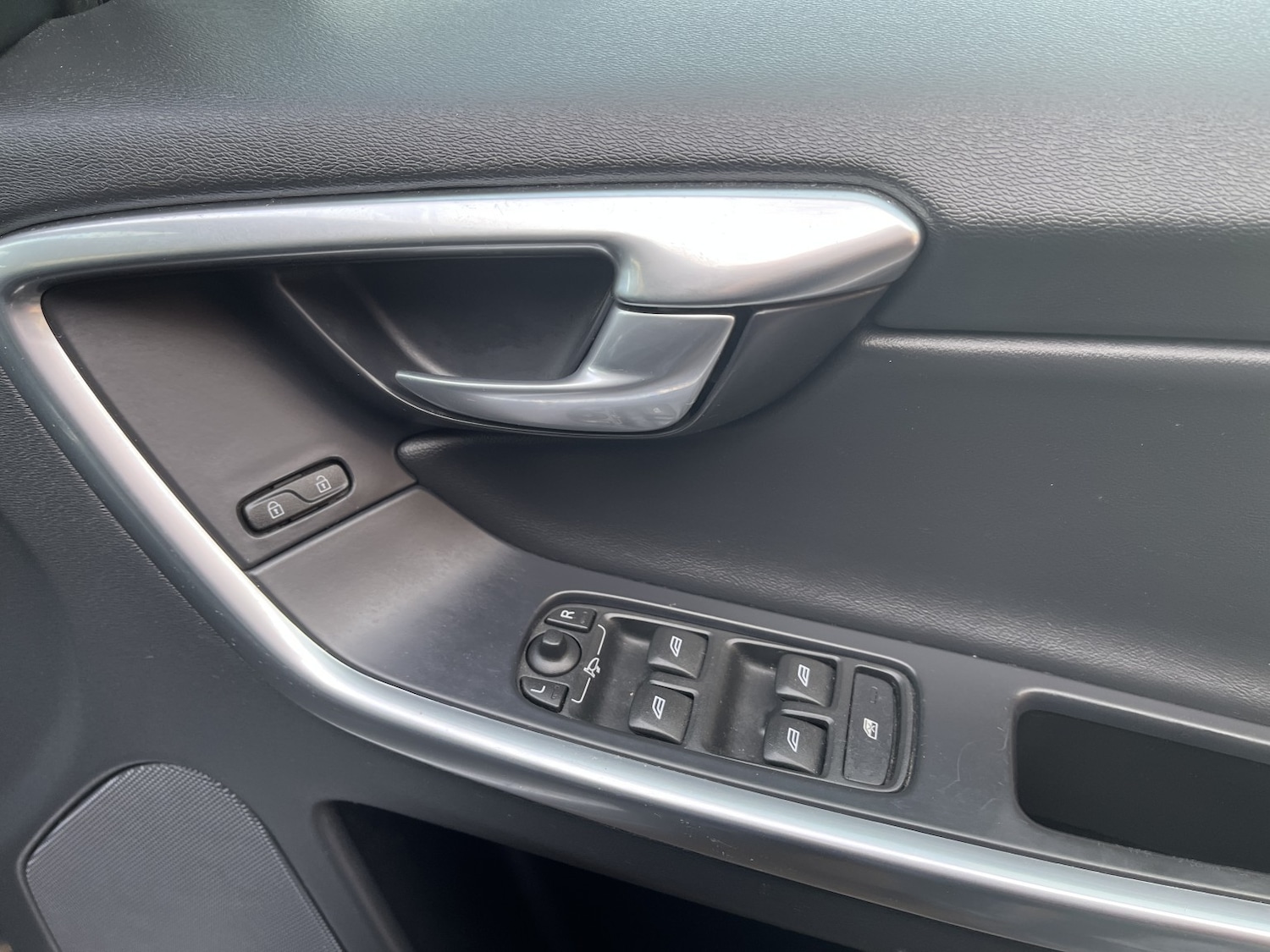 Used Volvo XC60 2017 for sale - 77735755: Photo 34