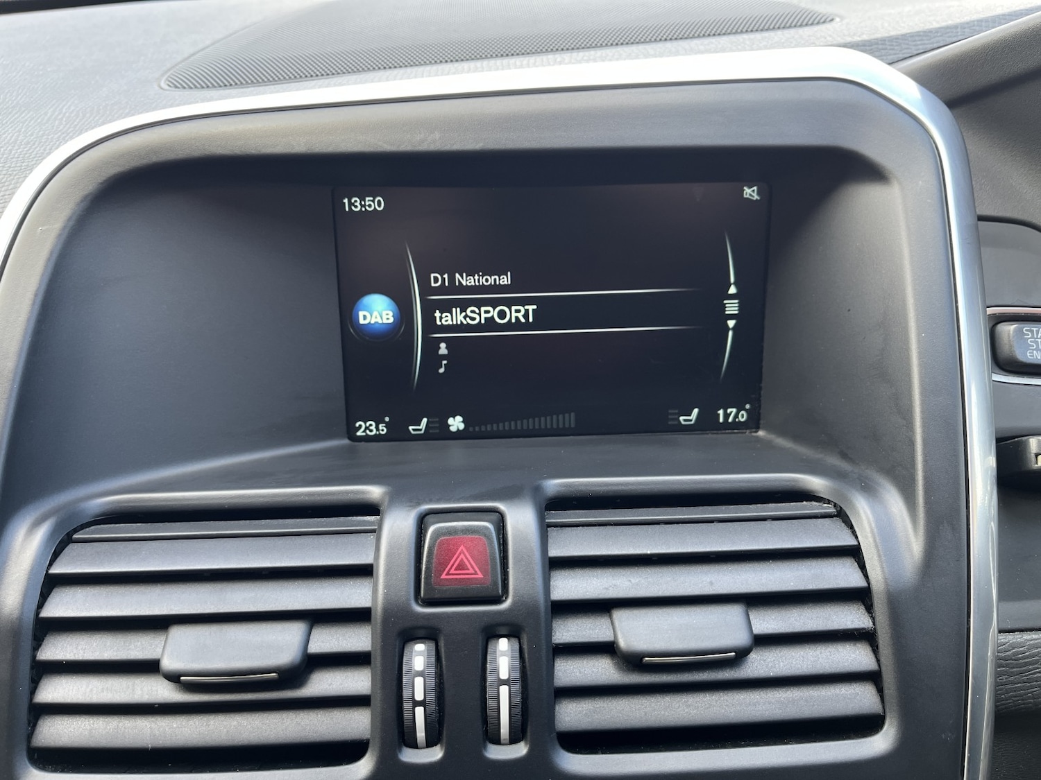 Used Volvo XC60 2015 for sale - 78213492: Photo 18