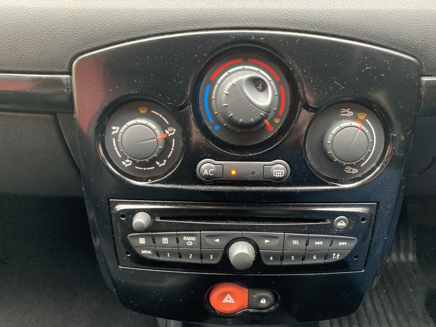 Used Renault Clio 2012 for sale - 78064190: Photo 24