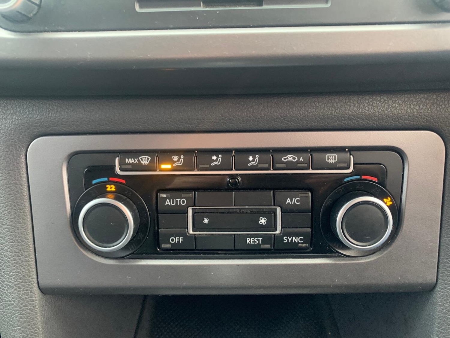 Used Volkswagen Amarok 2014 for sale - 77721385: Photo 26