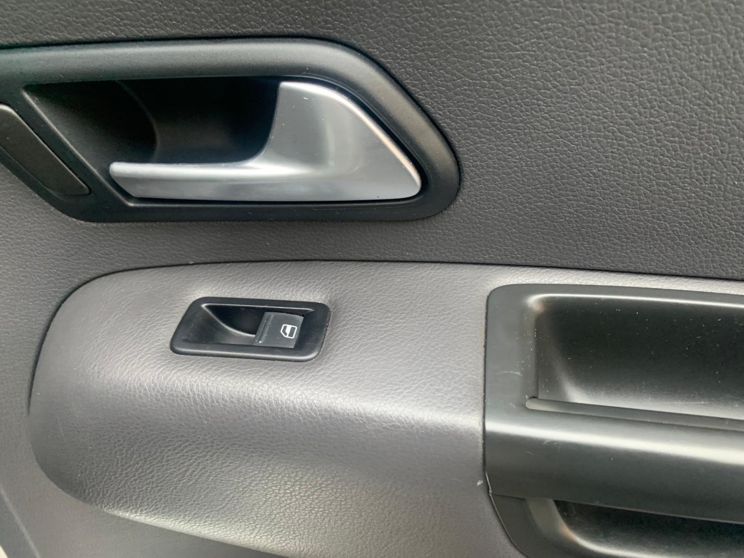 Used Volkswagen Amarok 2014 for sale - 77721385: Photo 39