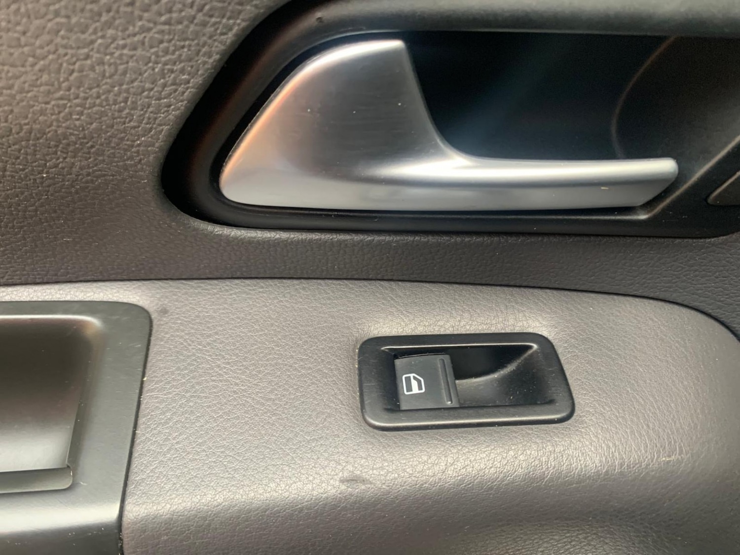 Used Volkswagen Amarok 2014 for sale - 77721385: Photo 40