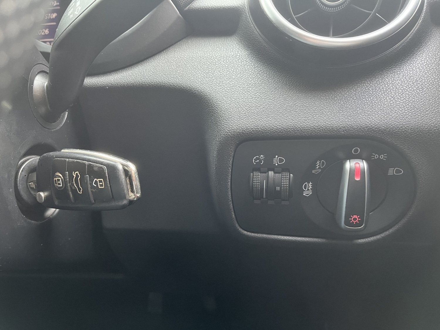 Used Mercedes-Benz A-Class 2018 for sale - 77822379: Photo 32