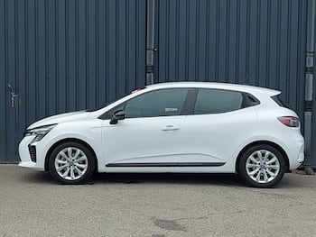 Used Renault Clio 2024 for sale - 79857875: Photo