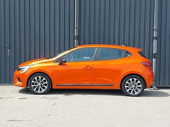 Used Renault Clio 2023 for sale - 78723741: Photo