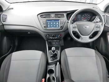Used Hyundai i20 2018 for sale - 79549998: Photo