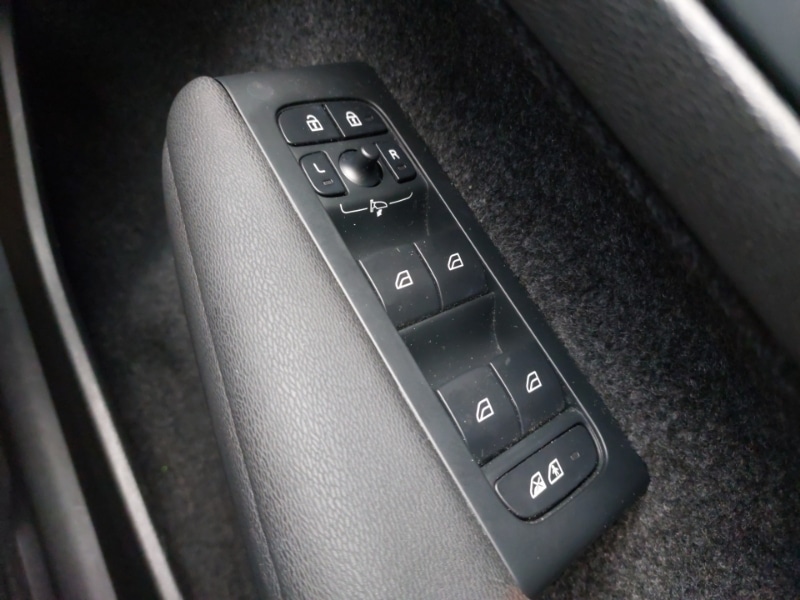 Used Volvo XC40 2023 for sale - 77405150: Photo 12