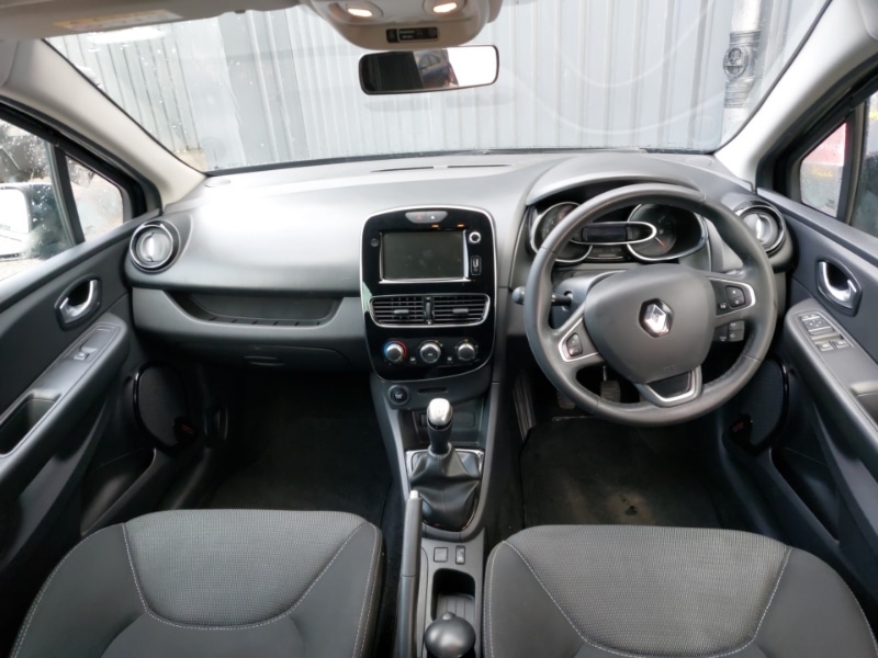 Used Renault Clio 2019 for sale - 76785768: Photo 2