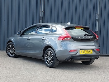 Used Volvo V40 2017 for sale - 79092275: Photo