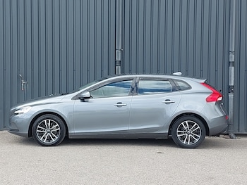 Used Volvo V40 2017 for sale - 79092275: Photo