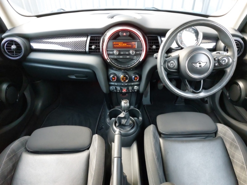 Used MINI Hatch 2018 for sale - 76387927: Photo 2