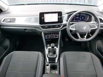 Used Volkswagen T-Roc 2024 for sale - 75424443: Photo