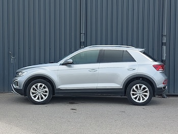 Used Volkswagen T-Roc 2024 for sale - 75285042: Photo