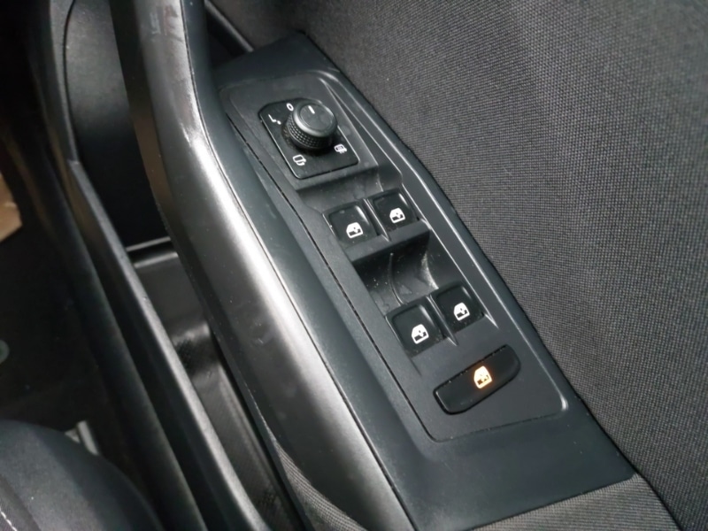 Used Volkswagen T-Roc 2023 for sale - 76816104: Photo 12