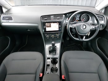 Used Volkswagen Golf 2019 for sale - 76947355: Photo