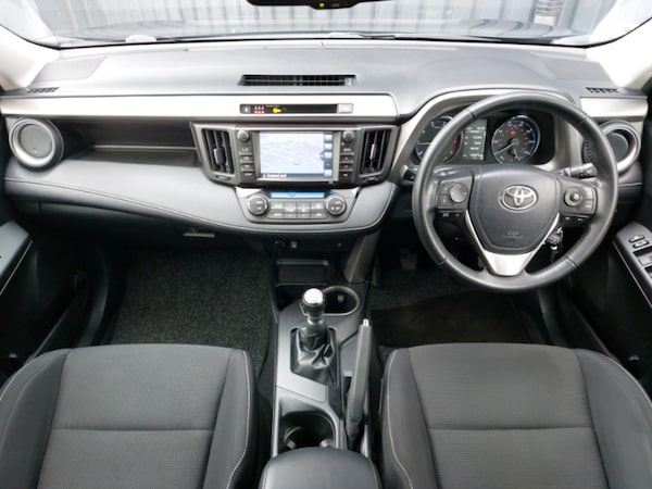 Used Toyota RAV4 2017 for sale - 76269011: Photo 2