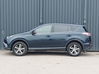 Used Toyota RAV4 2017 for sale - 76269011: Photo 4