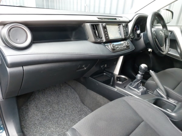 Used Toyota RAV4 2017 for sale - 76269011: Photo 5