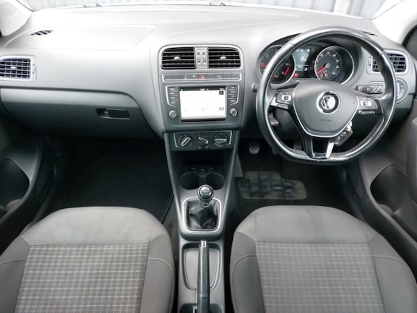 Used Volkswagen Polo 2017 for sale - 76325663: Photo 2