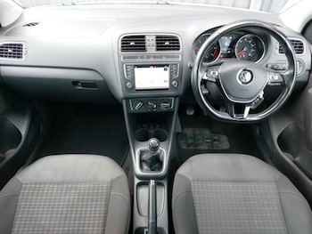 Used Volkswagen Polo 2017 for sale - 76325663: Photo 2