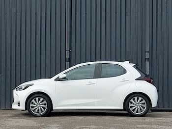 Used Toyota Yaris 2023 for sale - 77652067: Photo