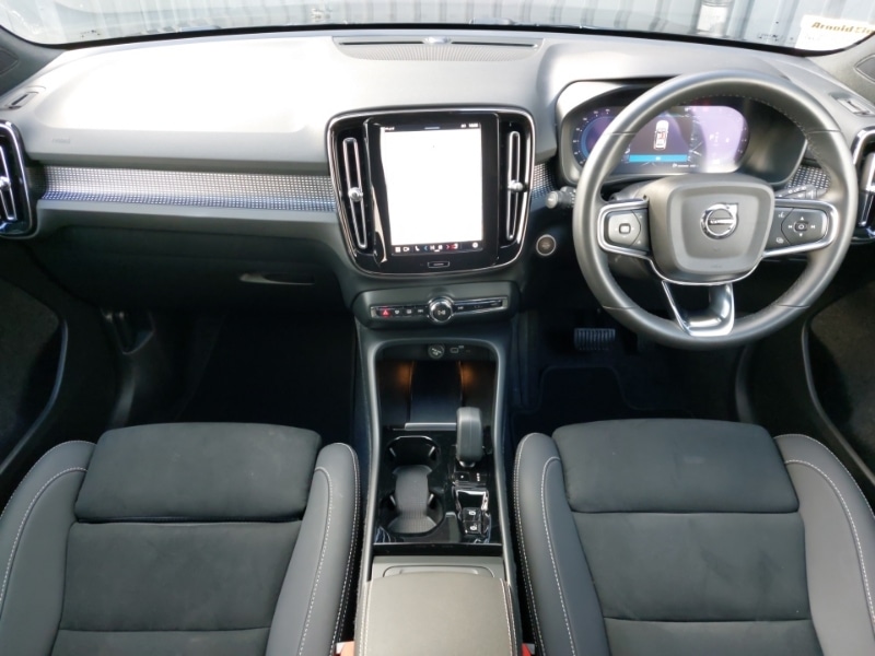 Used Volvo XC40 2024 for sale - 76325692: Photo 2