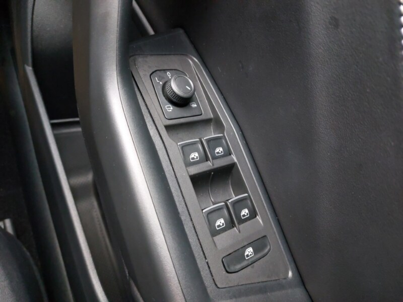 Used Volkswagen T-Roc 2023 for sale - 77299428: Photo 12