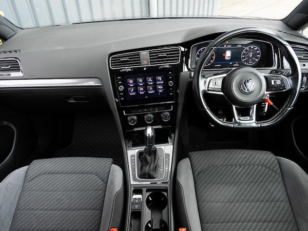 Used Volkswagen Golf 2018 for sale - 76321454: Photo 2