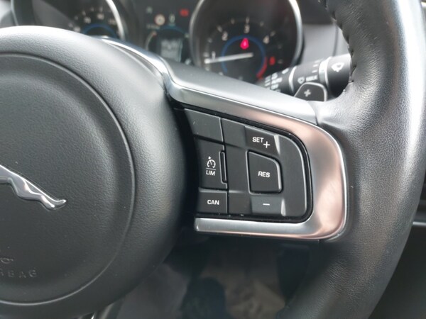 Used Jaguar XE 2018 for sale - 76325678: Photo 13