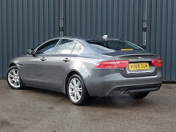Used Jaguar XE 2018 for sale - 76325678: Photo 3