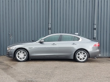 Used Jaguar XE 2018 for sale - 76325678: Photo 4