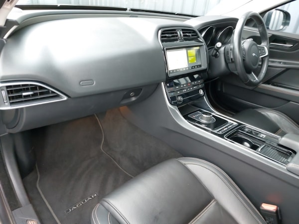 Used Jaguar XE 2018 for sale - 76325678: Photo 5