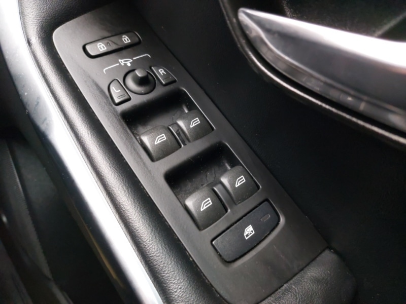 Used Volvo V40 2018 for sale - 77352813: Photo 12