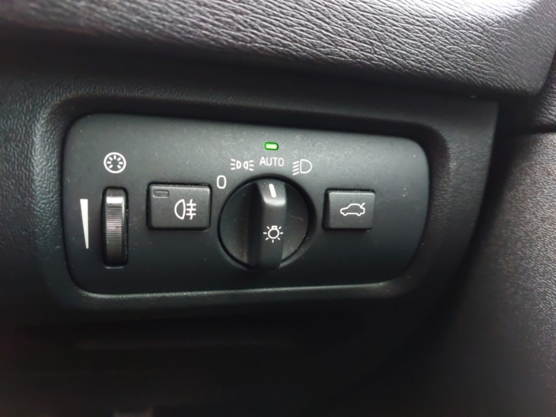 Used Volvo V40 2018 for sale - 77352813: Photo 13