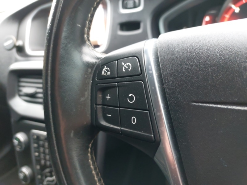 Used Volvo V40 2018 for sale - 77352813: Photo 15