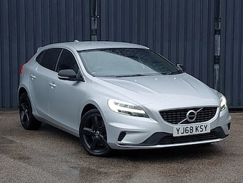 Used Volvo V40 2018 for sale - 77352813: Photo